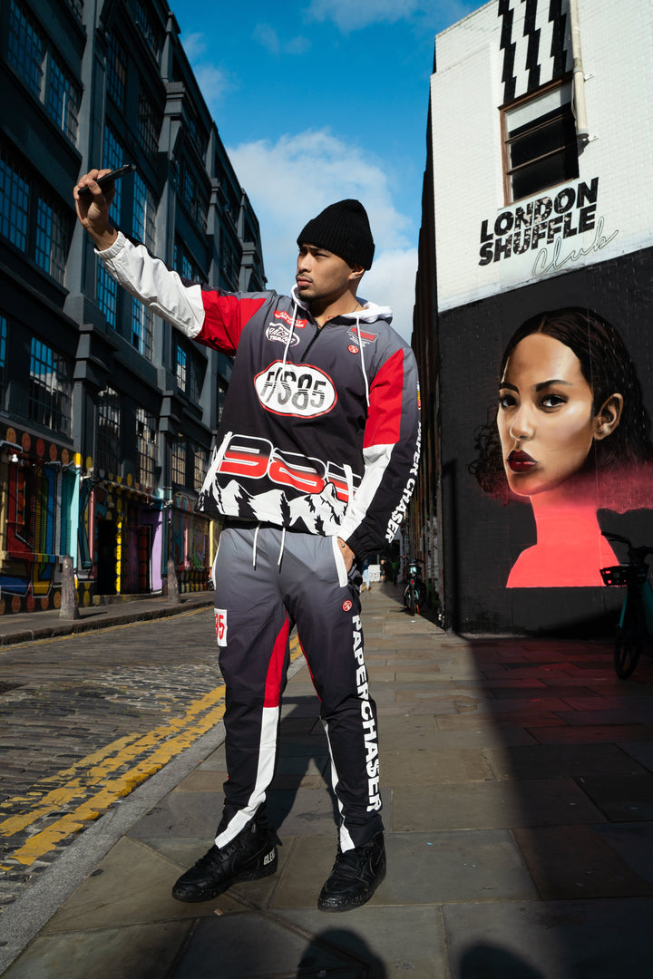Paperchaser Windbreaker Pullover (Black)